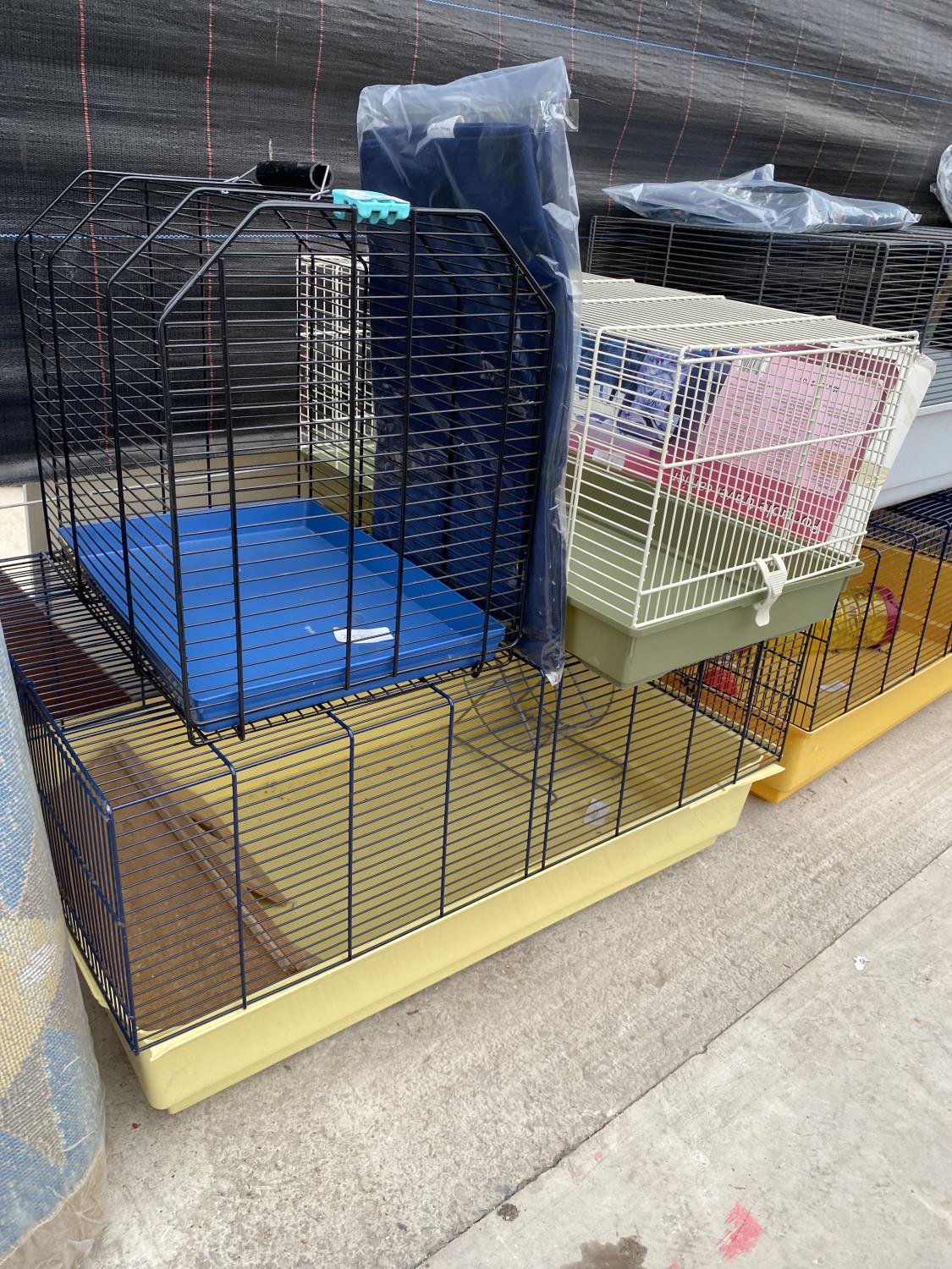 FIVE VARIOUS PET CAGES - Image 4 of 21