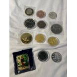 A DOZEN COLLECTABLE AND COMMEMORATIVE COINS TO INCLUDE BITCOIN, DONALD TRUMP, STEAMPUNK, WIZARD OF