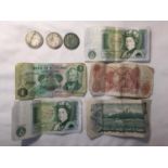 A COLLECTION OF VINTAGE BANK NOTES TO INCLUDE TEN SHILLINGS, ENGLISH AND SCOTTISH ONE POUND NOTES, A