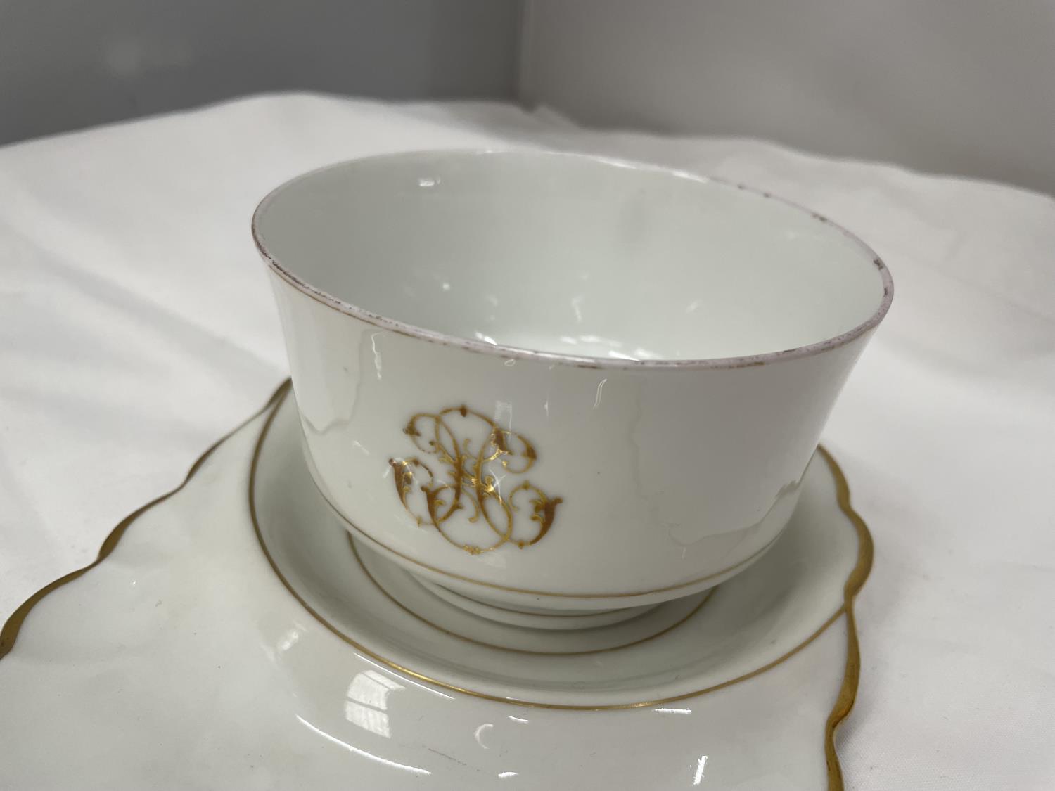 A PORCELAINE DE PARIS CUP AND TRAY CICRA 1900 - Image 2 of 6