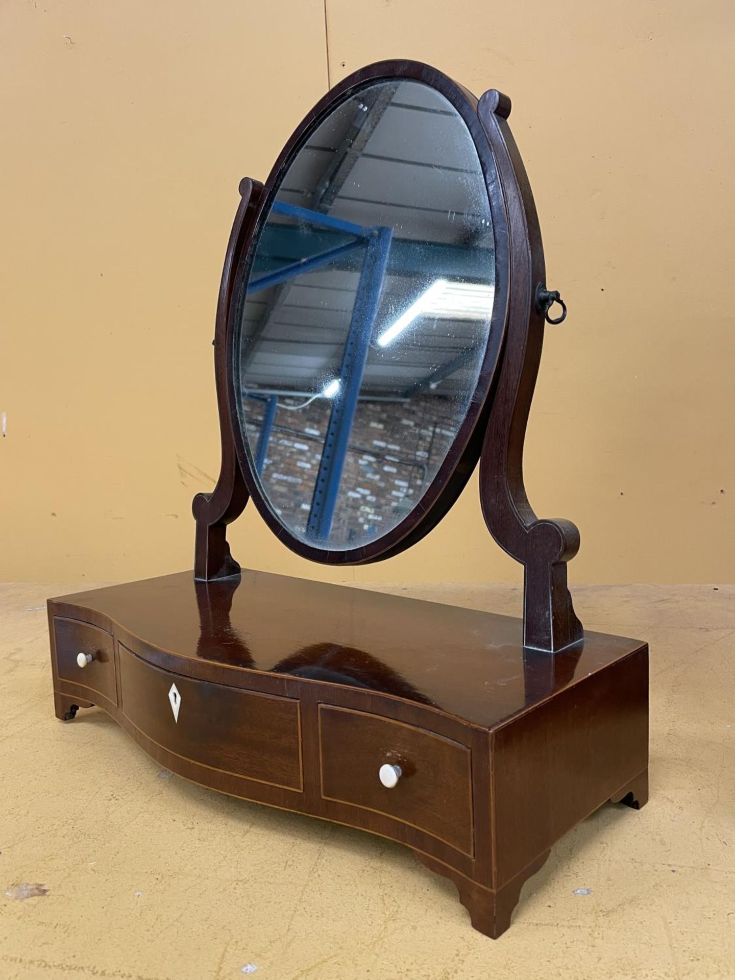 A MAHOGANY OVAL DRESSING TABLE MIRROR WITH A SERPENTINE BOW FRONT CONTAINING ONE LONG AND TWO - Image 2 of 3