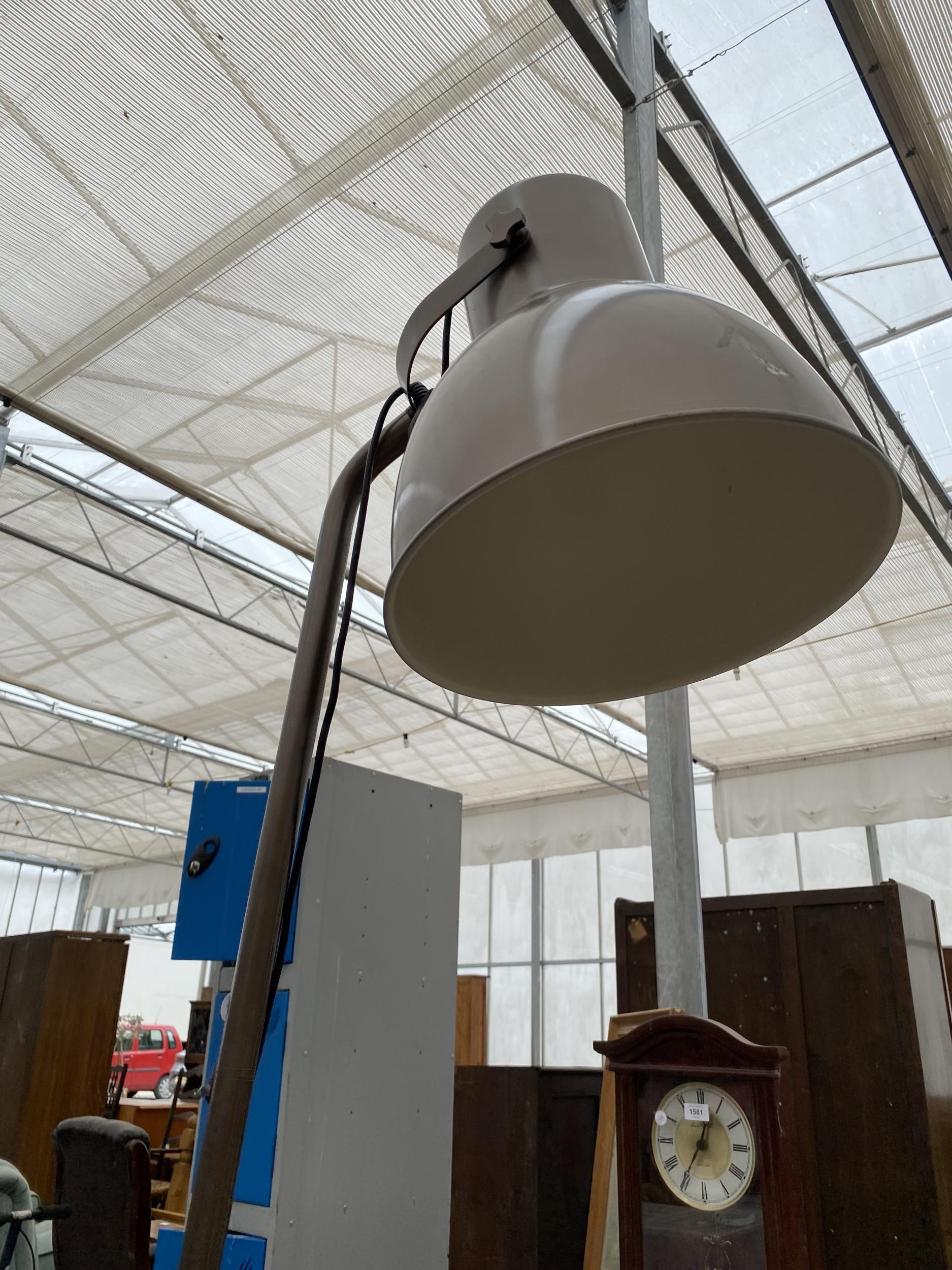 AN INDUSTRIAL STYLE STANDARD LAMP - Image 2 of 5