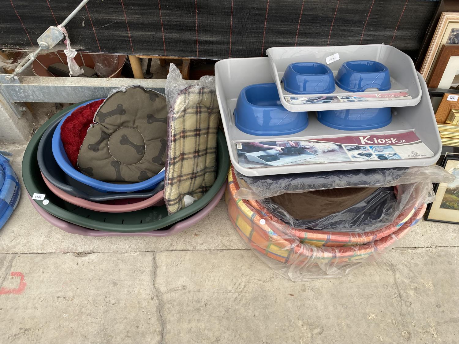 AN ASSORTMENT OF PET BEDS AND FEED BOWLS ETC