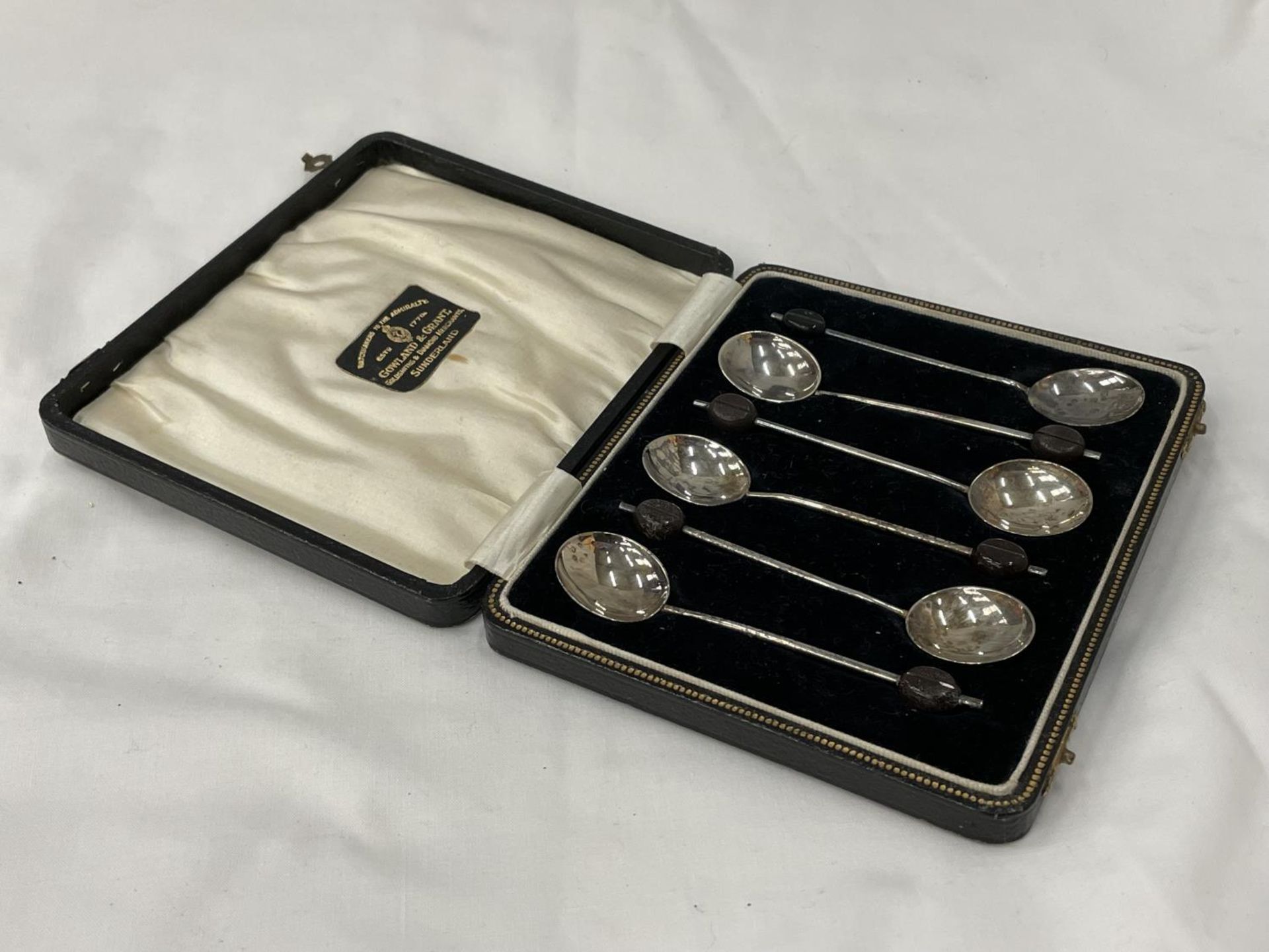 A BOXED SET OF SIX HALLMARKED BIRMINGHAM COFFEE BEAN SPOONS - Image 2 of 6