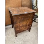 A VINTAGE OAK SEWING BOX WITH AN ASSORTMENT OF SEWING ITEMS