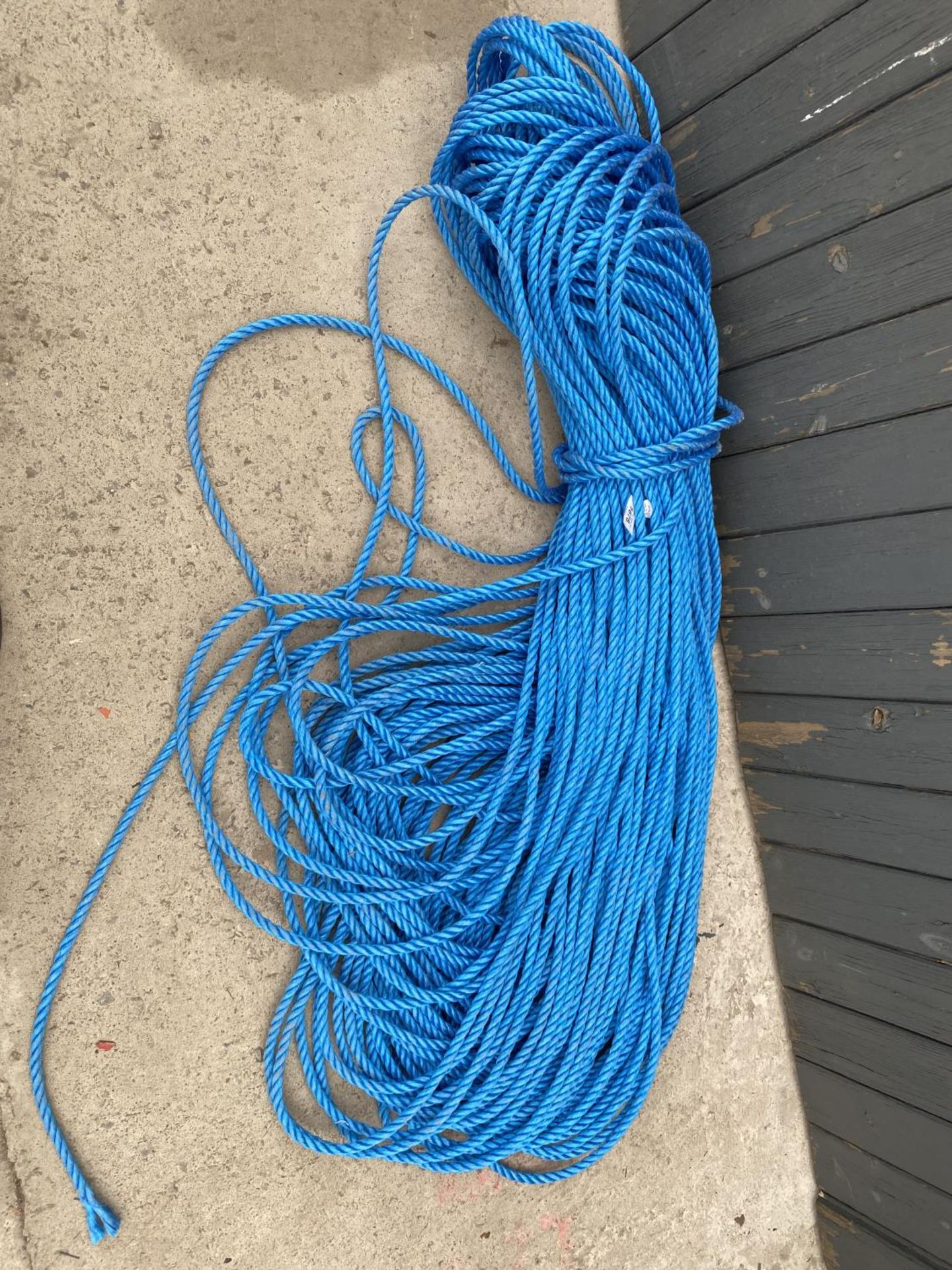 A LARGE QUANTITY OF BLUE ROPE