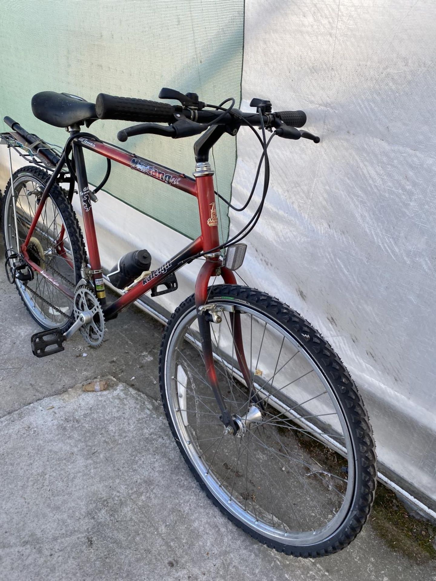 A GENTS RALEIGH MUSTANG BIKE WITH 15 SPEED GEAR SYSTEM - Image 3 of 3