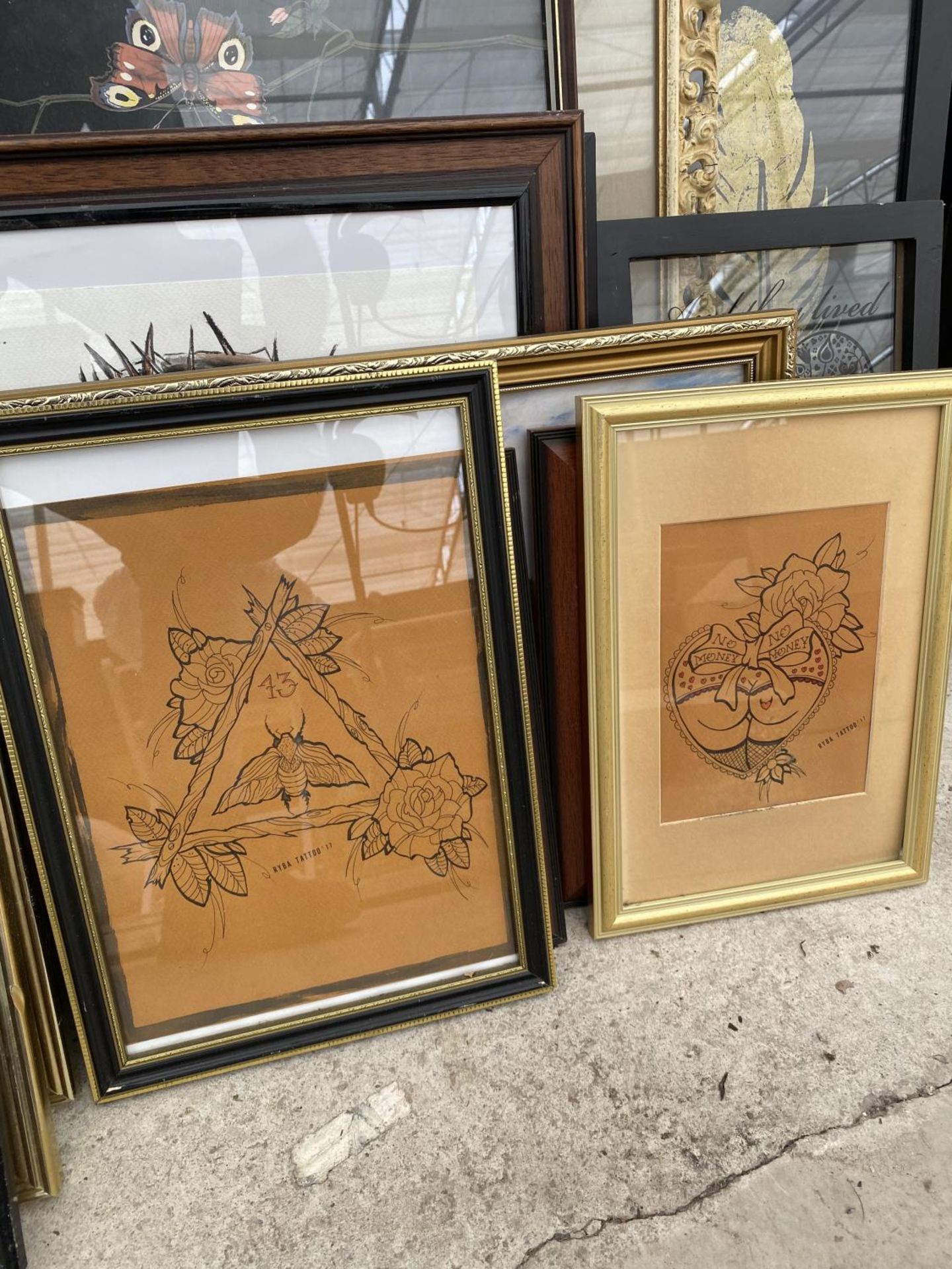 AN ASSORTMENT OF FRAMED PRINTS AND PICTURES - Image 6 of 21