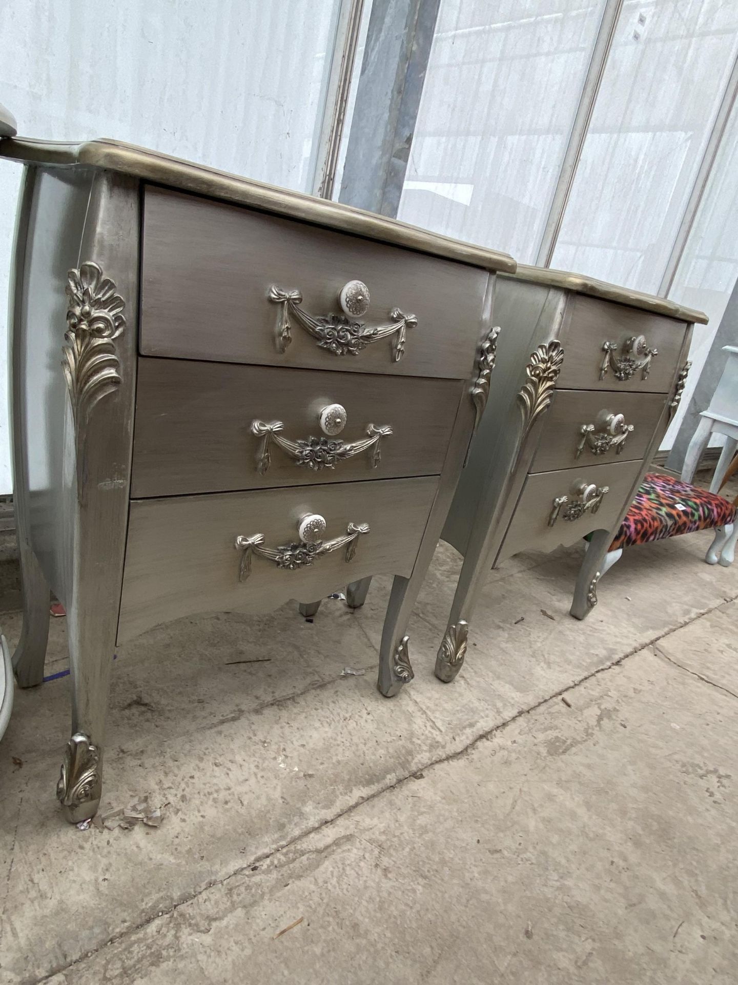 A PAIR OF MODERN SILVER PAINTED THREE DRAWER CHESTS, 24" WIDE EACH - Image 2 of 6