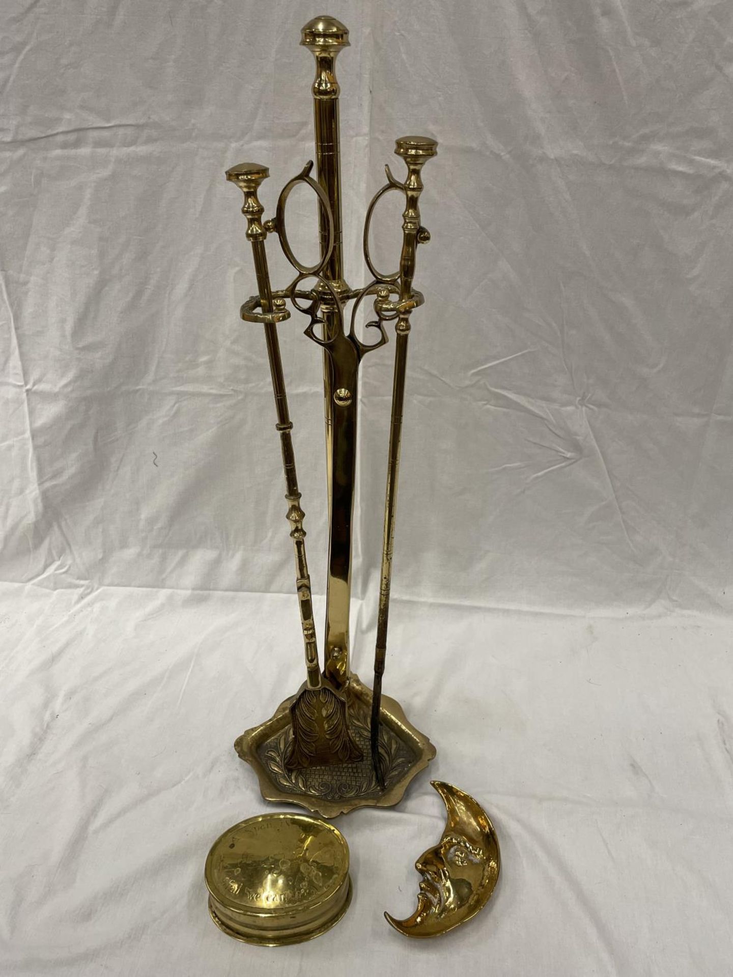 BRASS ITEMS TO INCLUDE A COMPANION SET, LIDDED BOX AND A CRESENT MOON STYLE DISH