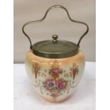 A CROWN DEVON BISCUIT BARREL WITH METAL LID AND HANDLE HEIGHT APPROX 14CM