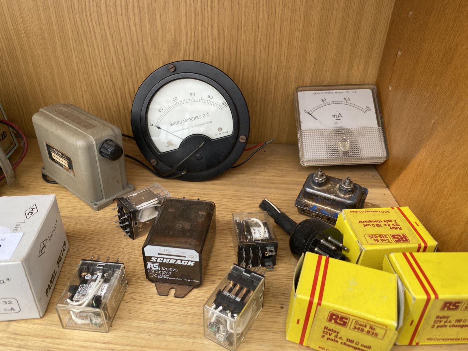 AN ASSORTMENT OF ITEMS TO INCLUDE A VOLT METER, RELAYS AND A PANEL METER ETC - Image 2 of 3