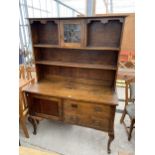 AN EARLY OAK 20TH CENTURY DRESSER COMPLETE WITH RACK, 54" WIDE