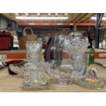 A QUANTITY OF CLEAR AND COLOURED GLASSWARE TO INCLUDE CAITHNESS, VASES, BOWLS, ETC