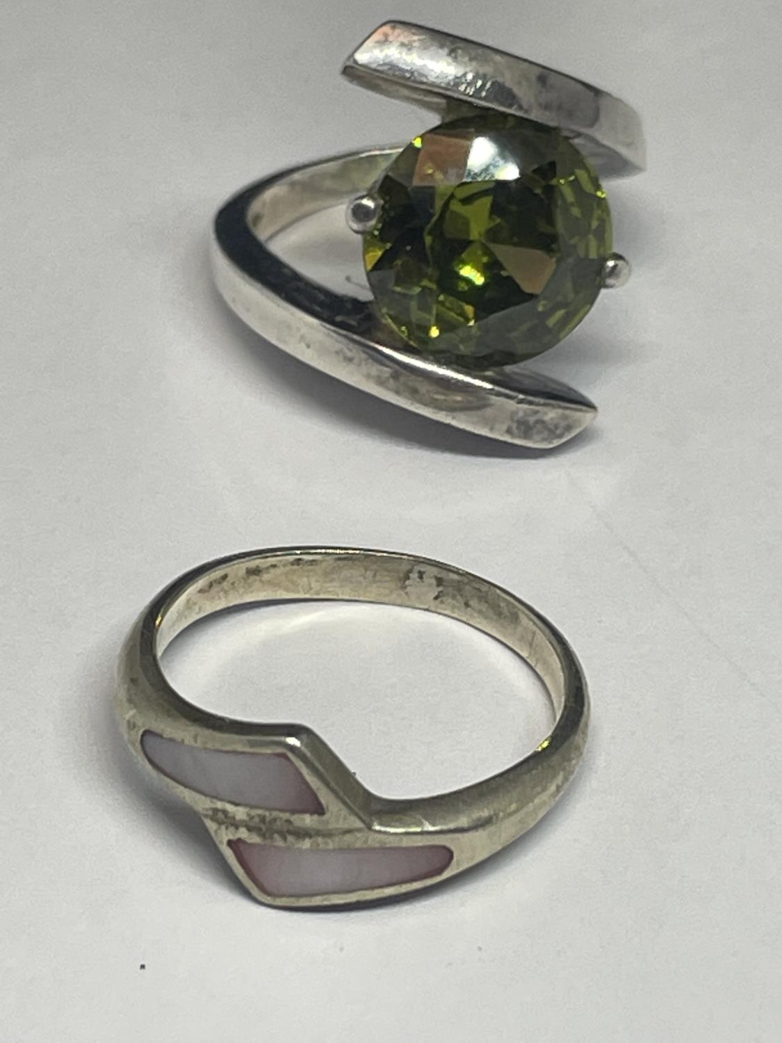 FIVE VARIOUS MARKED SILVER RINGS - Image 2 of 3