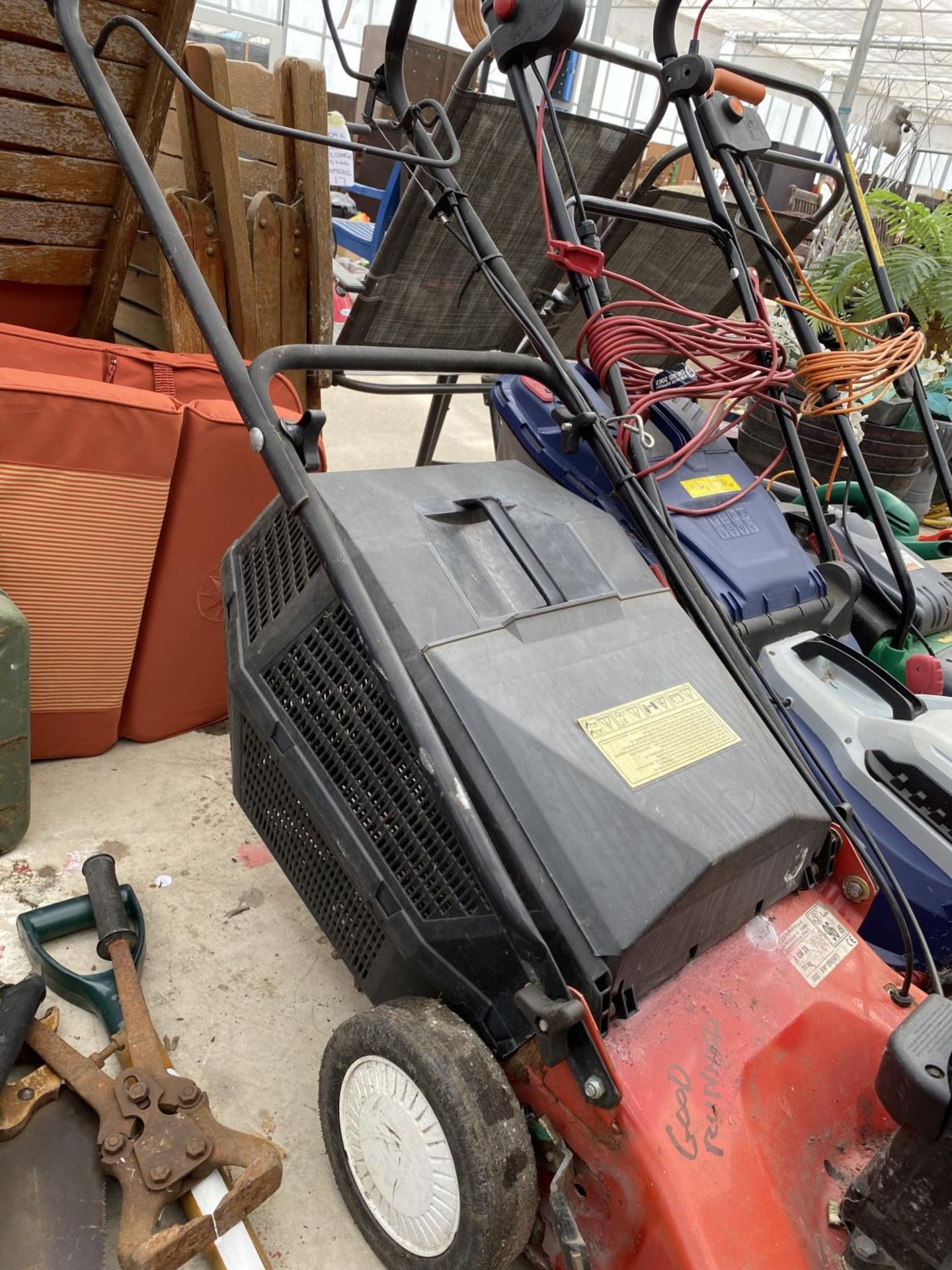 A CHALLANGE PETROL LAWN MOWER WITH GRASS BOX - Image 2 of 5