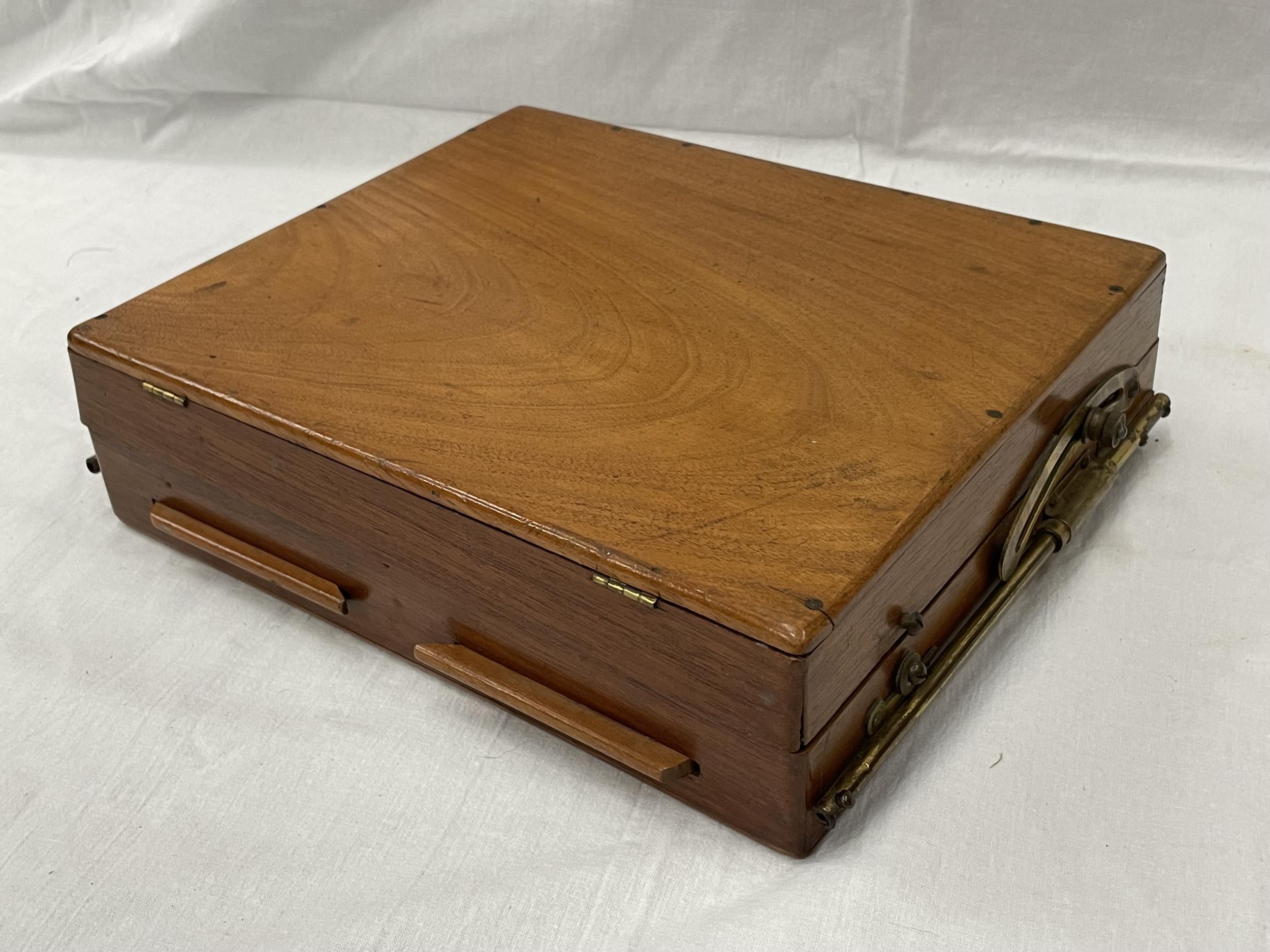 A 19TH CENTURY ARTIST'S FOLDING PAINTING BOX - Image 4 of 6