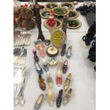 A QUANTITY OF COLLECTABLE RESIN SHOES TO INCLUDE 'JUST THE RIGHT SHOE', JEWELLERY STANDS, ETC
