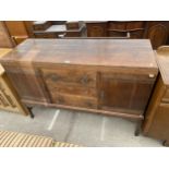 AN EARLY 20TH CENTURY OAK SIDEBOARD ENCLOSING TWO CUPBOARDS AND THREE DRAWERS, 54" WIDE