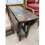 AN 18TH CENTURY OVAL OAK GATELEG TABLE ON TURNED LEGS