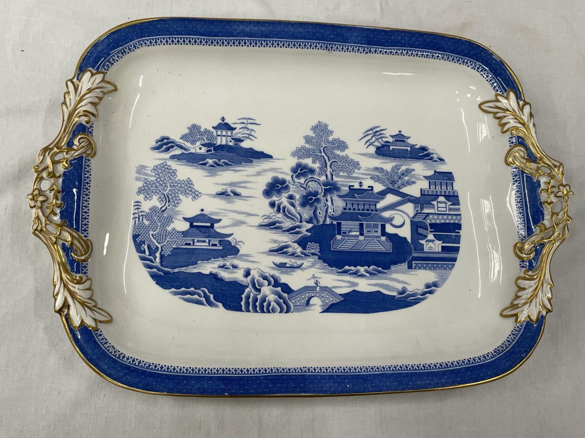 A LARGE RECTANGULAR MEAT PLATTER WITH AN ORIENTAL DESIGN 47CM X 33CM - Image 4 of 6