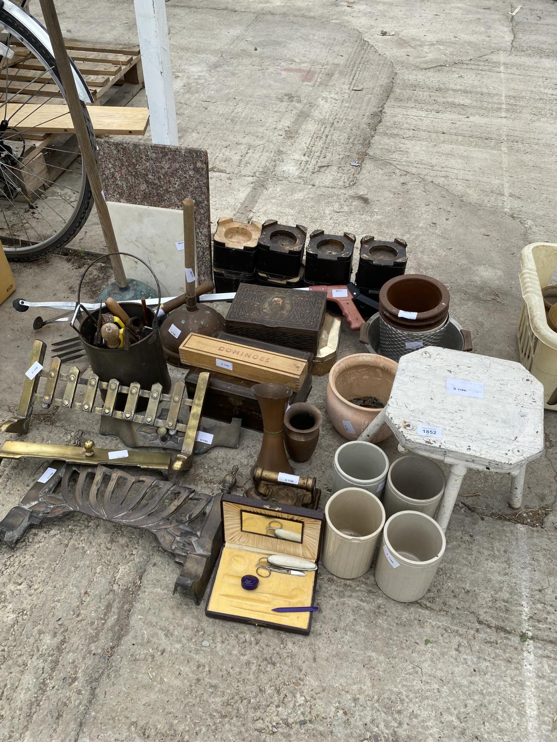 A LARGE ASSORTMENT OF ITEMS TO INCLUDE COPPER POSSERS, BRASS FIRE ITEMS AND A STOOL ETC