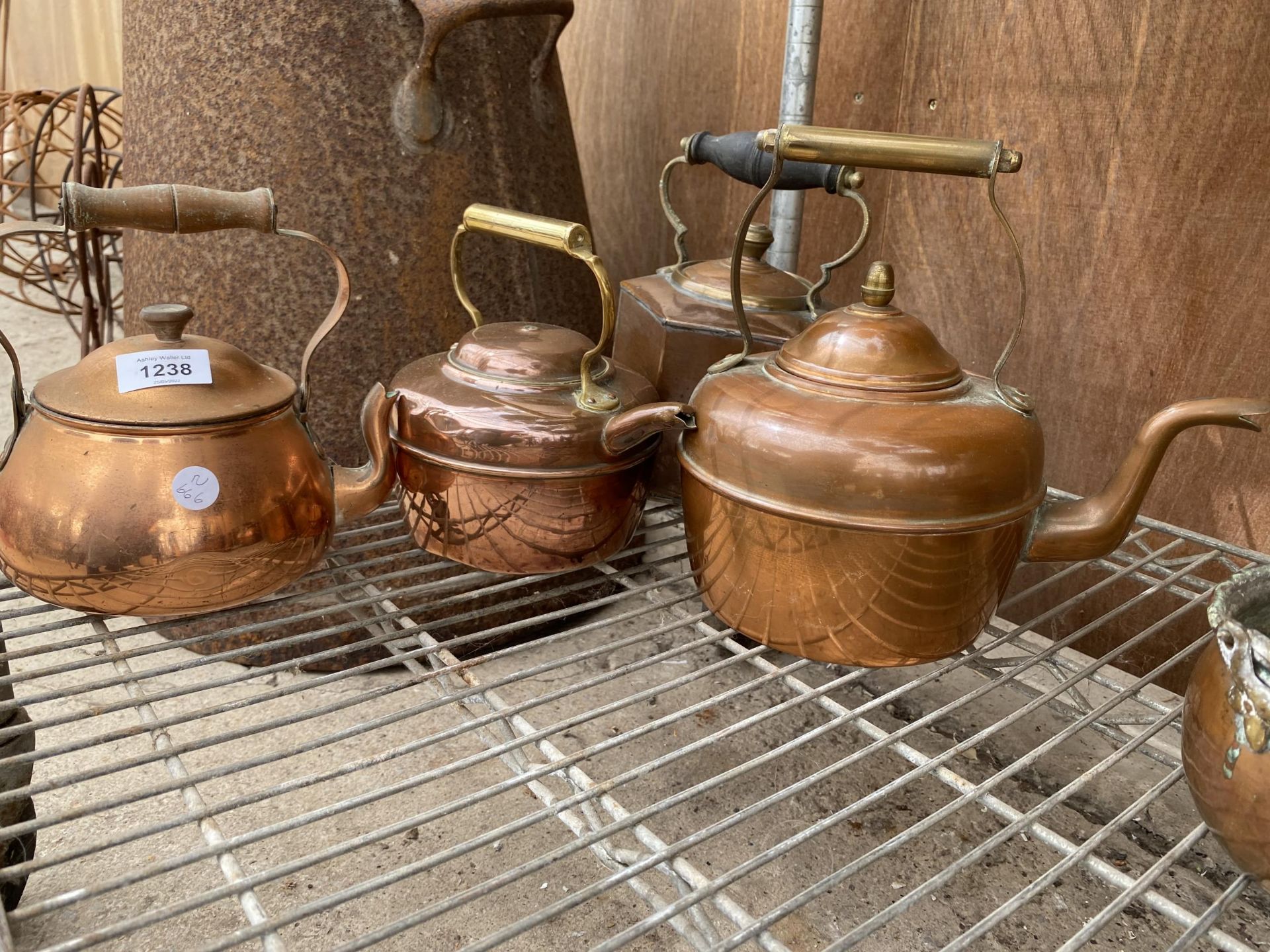 FOUR VARIOUS VINTAGE COPPER KETTLES - Image 2 of 3