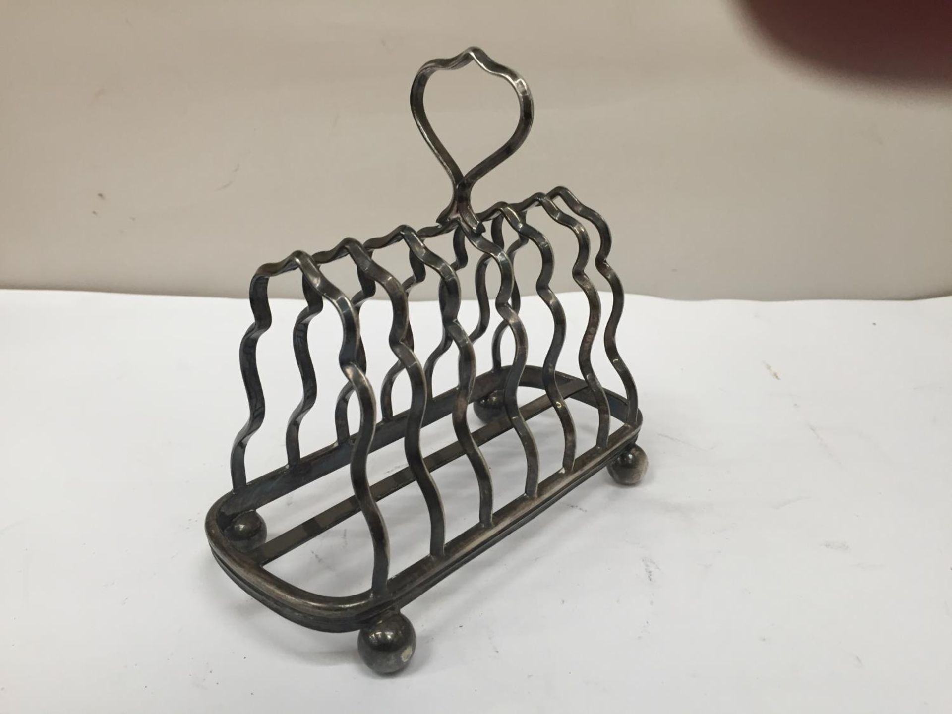 A SILVER PLATED MAPPIN AND WEBB TOAST RACK - Image 2 of 2