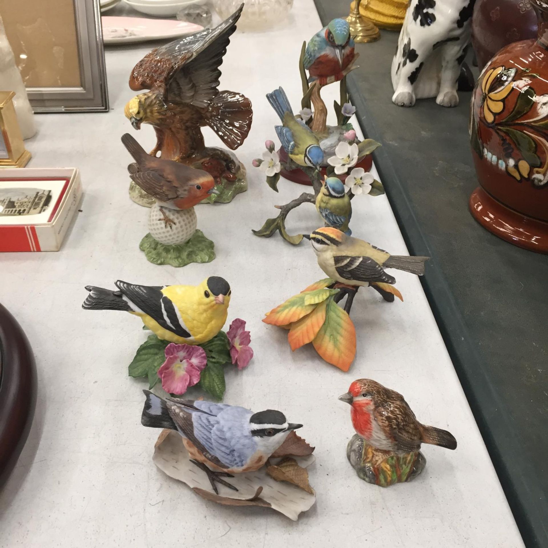 A QUANTITY OF POTTERY BIRDS TO INCLUDE ROYAL DOULTON, ROYAL OSBORNE, LENOX, ETC