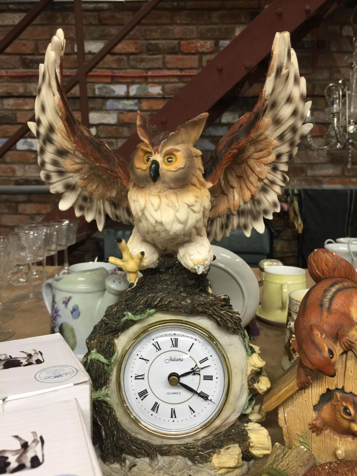 AN OWL MANTLE CLOCK. BOSSONS PANDA AND CHIPMONKS, AND FOUR BOXED ANIMAL THEMED MUGS ETC - Image 2 of 3