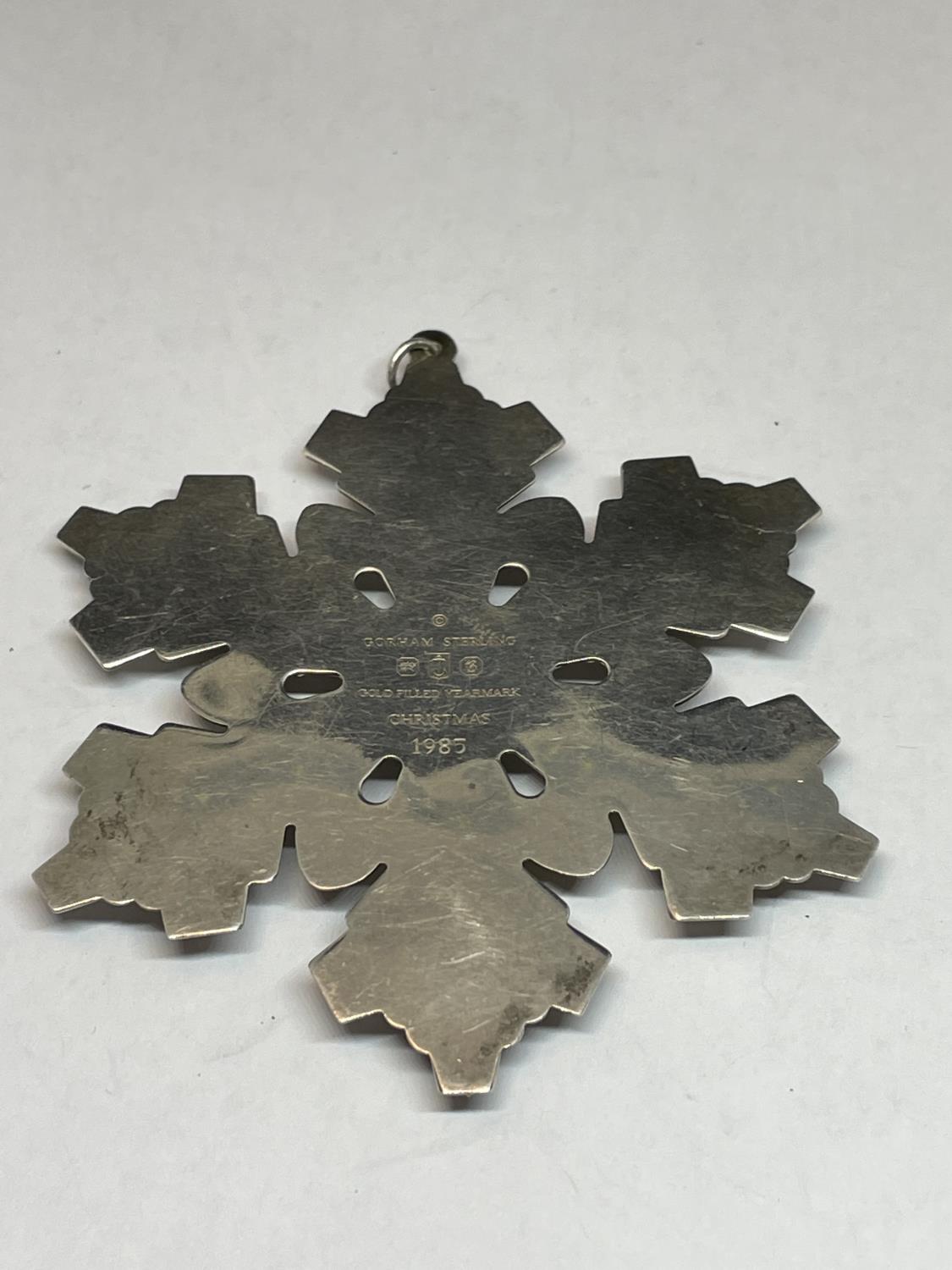 A GORHAM STERLING SILVER 1985 SNOWFLAKE GOLD FILLED - Image 3 of 4
