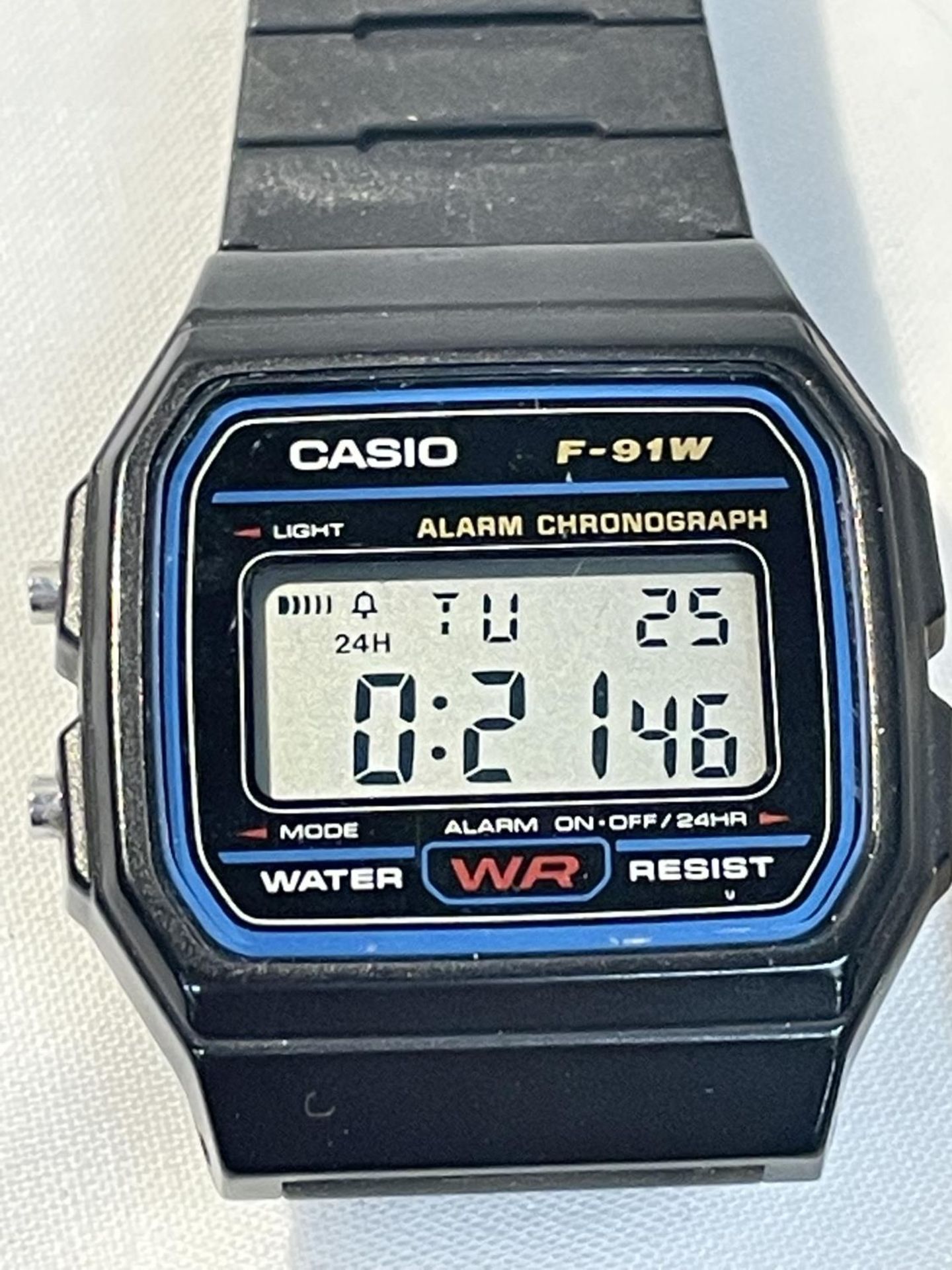 THREE VARIOUS WRIST WATCHES TO INCLUDE A CASIO DIGITAL AND A LE PRIX BOTH SEEN WORKING BUT NO - Image 2 of 4