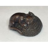 AN ORIENTAL CARVING OF A CAT