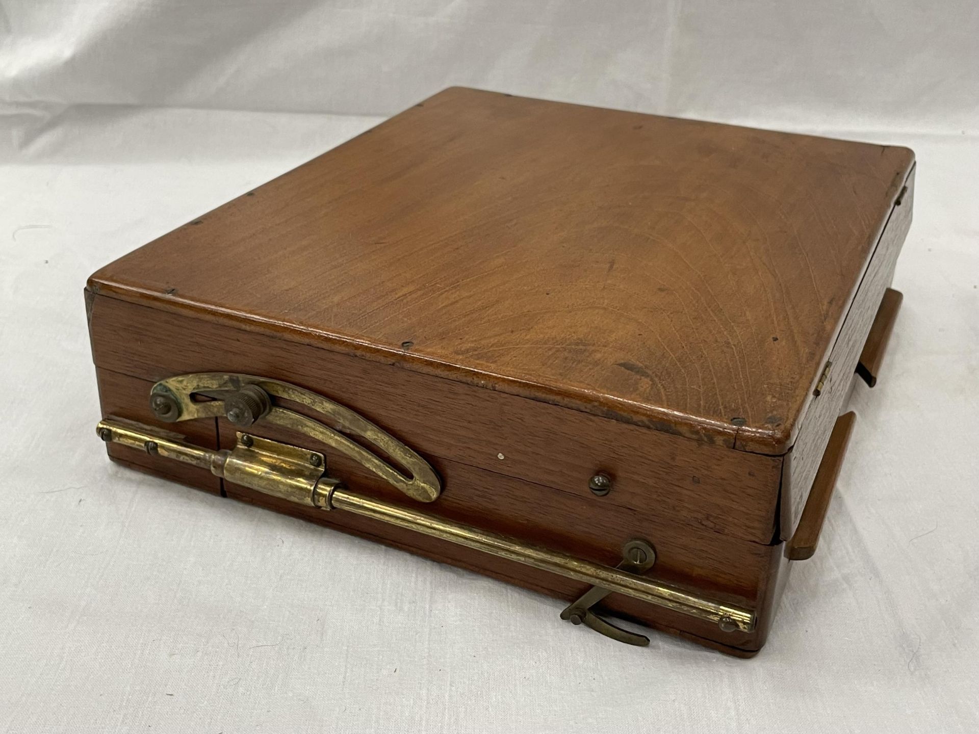 A 19TH CENTURY ARTIST'S FOLDING PAINTING BOX - Image 5 of 6