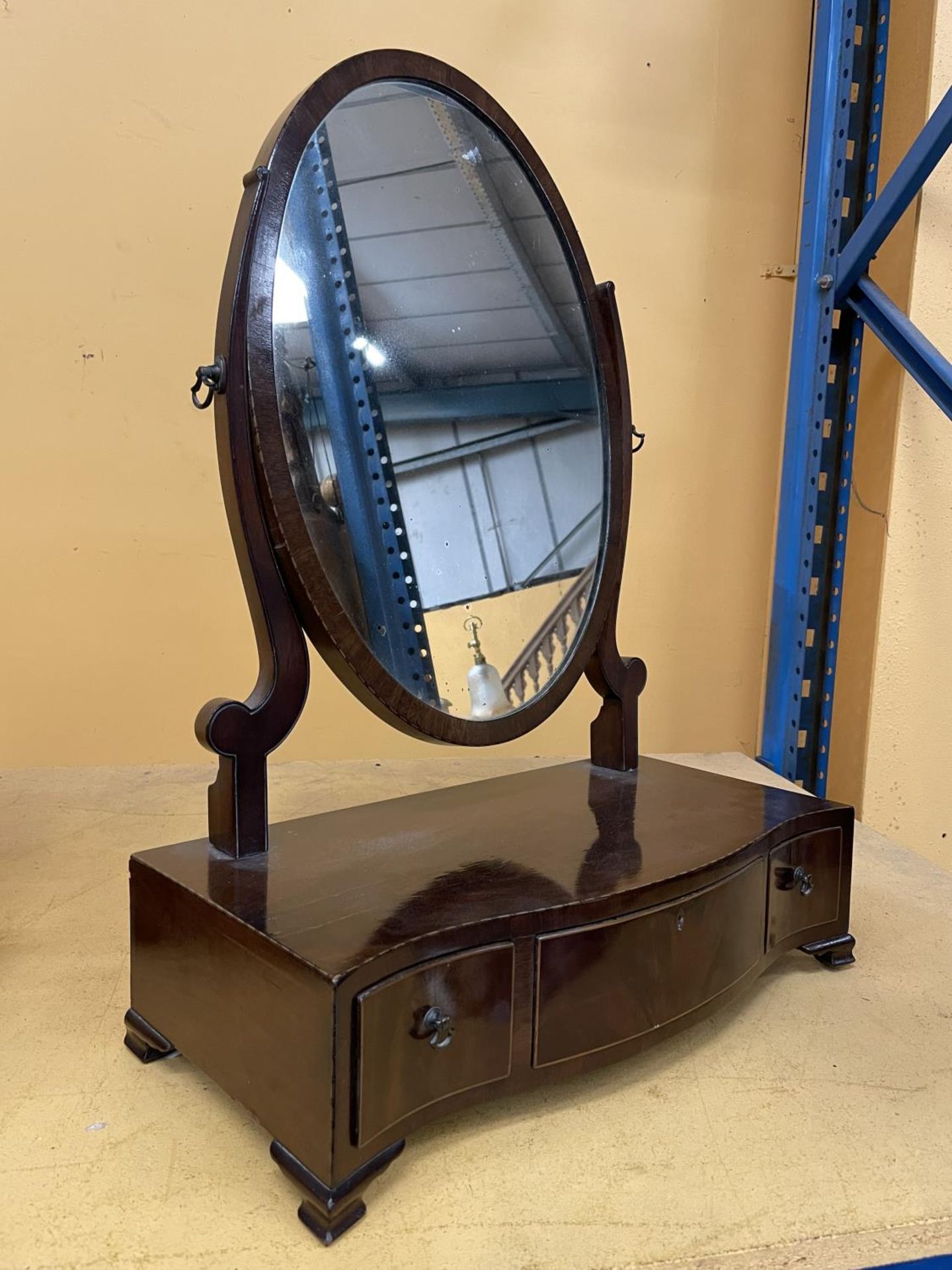 A MAHOGANY OVAL DRESSING TABLE MIRROR WITH A SERPENTINE BOW FRONT CONTAINING ONE LONG AND TWO - Image 2 of 3