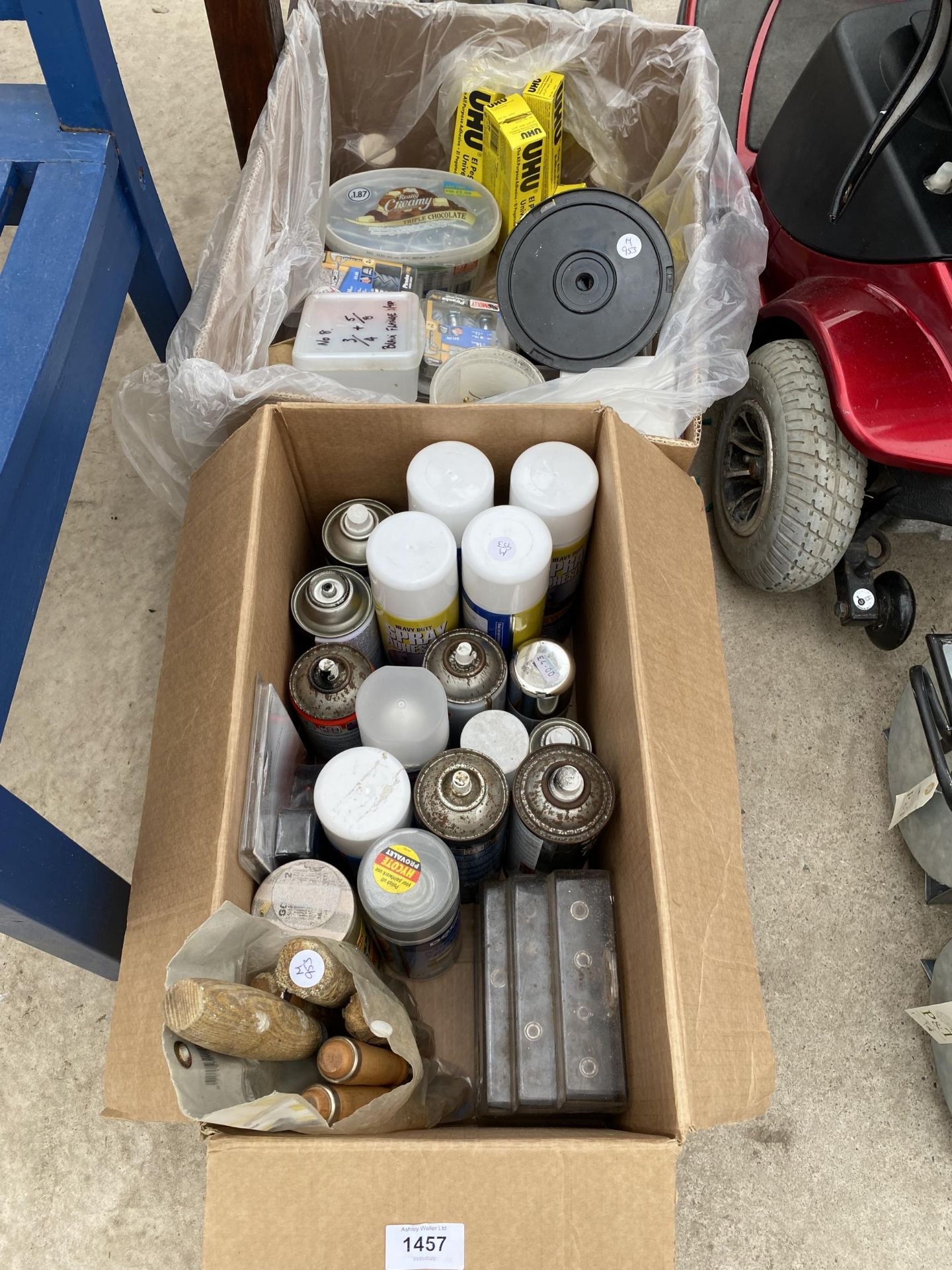 AN ASSORTMENT OF ITEMS TO INCLUDE HARDWARE AND SPRAY PAINT ETC