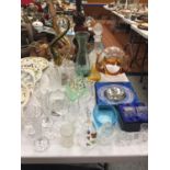 A QUANTITY OF GLASSWARE TO INCLUDER VASES, DECANTER, GLASSES, BOWLS, ETC