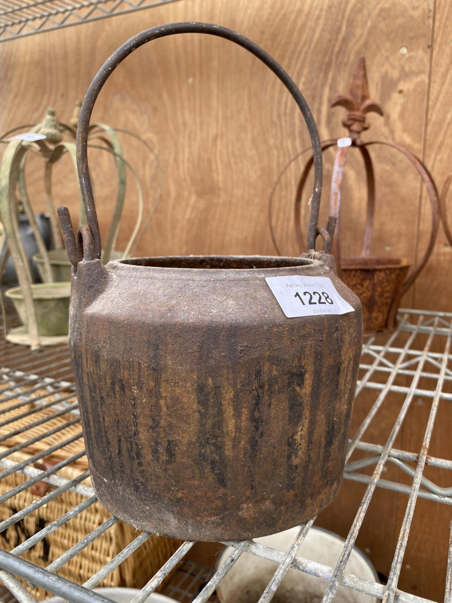 A VINTAGE CAST IRON GLUE/CAULDRON POT