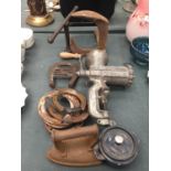 A COLLECTION OF VINTAGE CAST IRON ITEMS TO INCLUDE A FLAT IRON, MINCER, SHOE LAST, ETC, PLUS