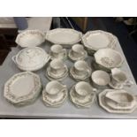 A QUANTITY OF JJOHNSON BROS 'ETERNAL BEAU' DINNERWARE TO INCLUDE PLATES, CUPS, SAUCERS BOWLS, ETC