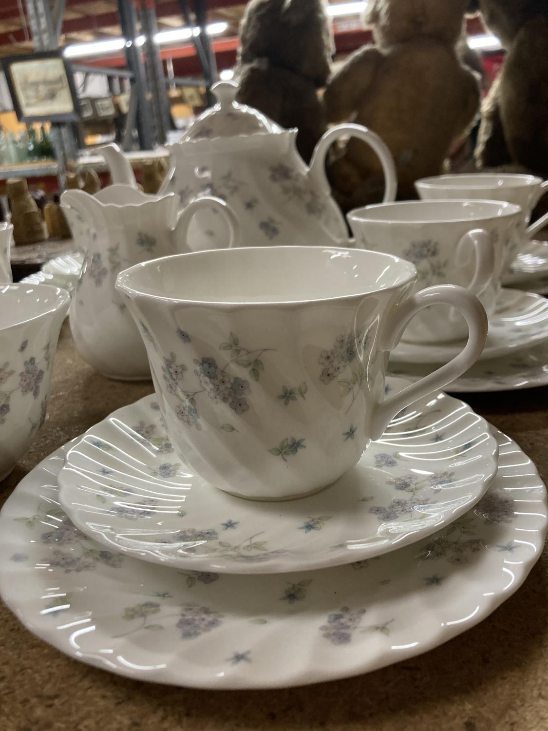 A QUANTITY OF WEDGWOOD 'APRIL FLOWERS' CHINA TO INCLUDE CUPS, SAUCERS,S PLATES, TEAPOT, CREAM JUG, - Image 2 of 3