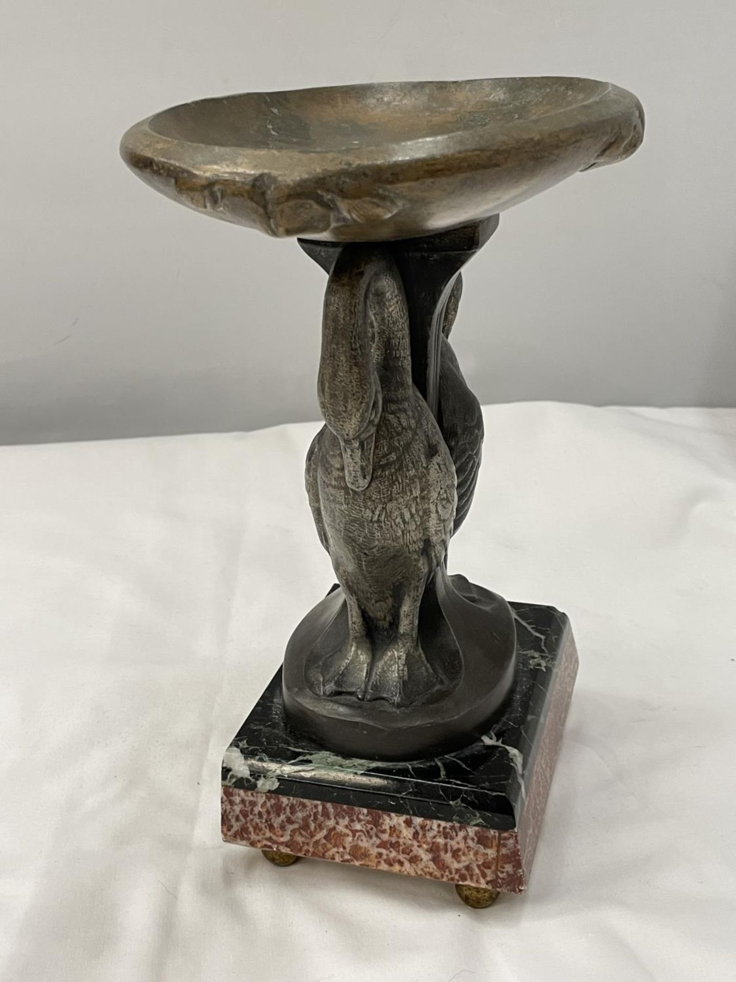 A METAL PEDESTAL DISH WITH SWAN DESIGN ON A MARBLE BASE 24CM HIGH - Image 3 of 5