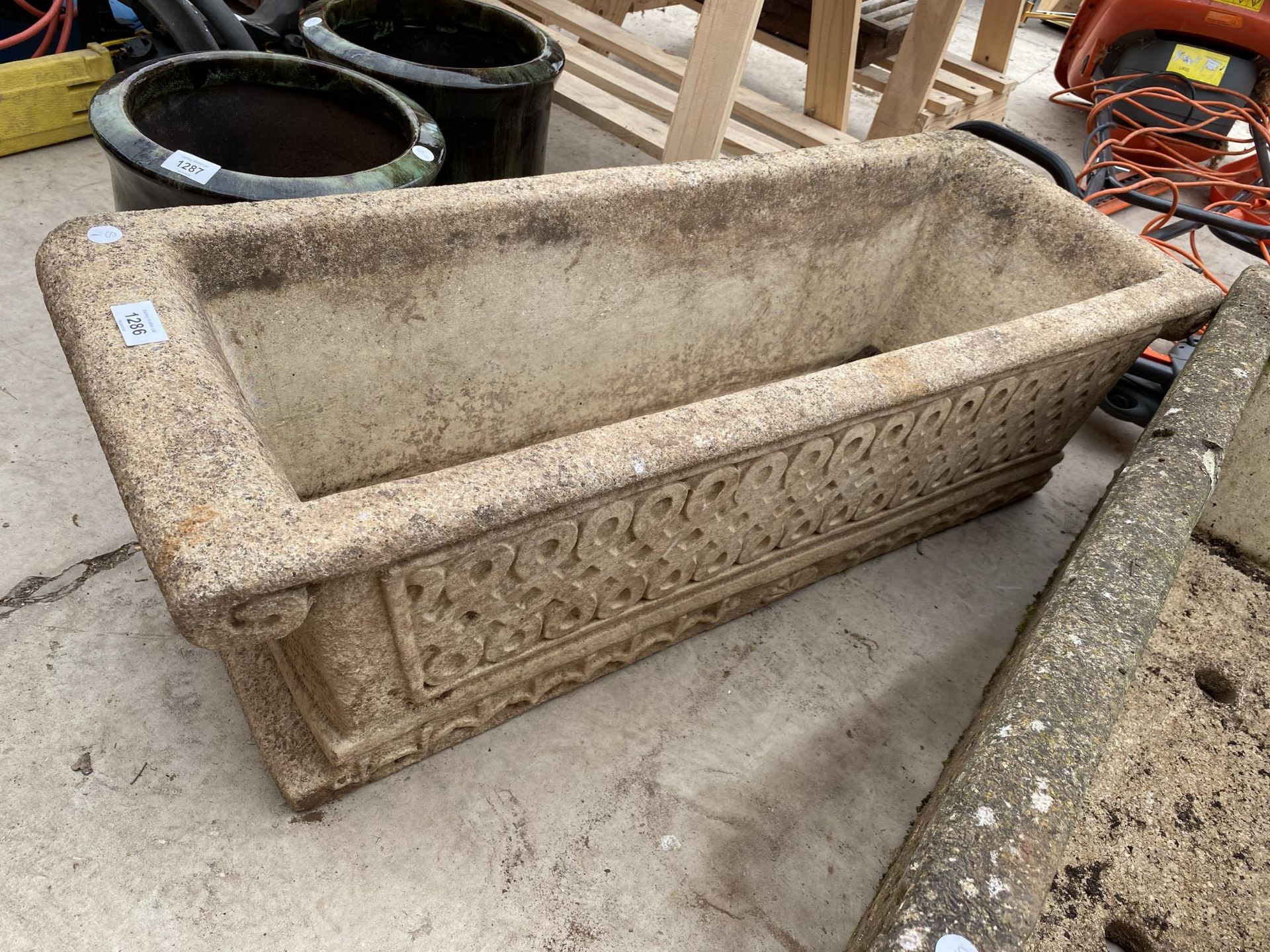 A RECONSTITUTED STONE PLANTER TROUGH (L:92CM W:34CM D:26CM)