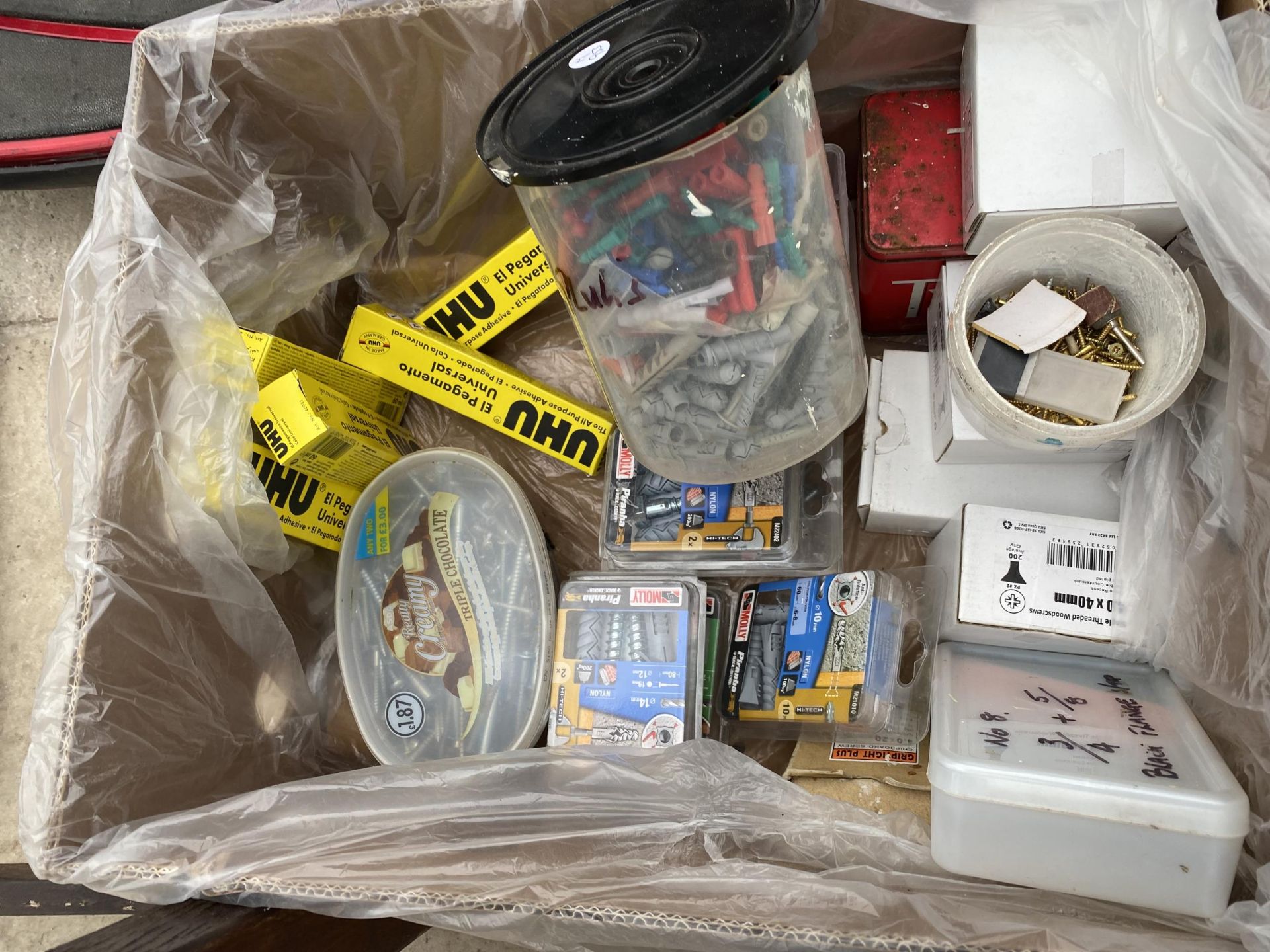 AN ASSORTMENT OF ITEMS TO INCLUDE HARDWARE AND SPRAY PAINT ETC - Image 3 of 4