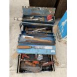 A METAL TOOL BOX AND AN ASSORTMENT OF TOOLS TO INCLUDE A BRACE DRILL, FILES AND CHISELS ETC