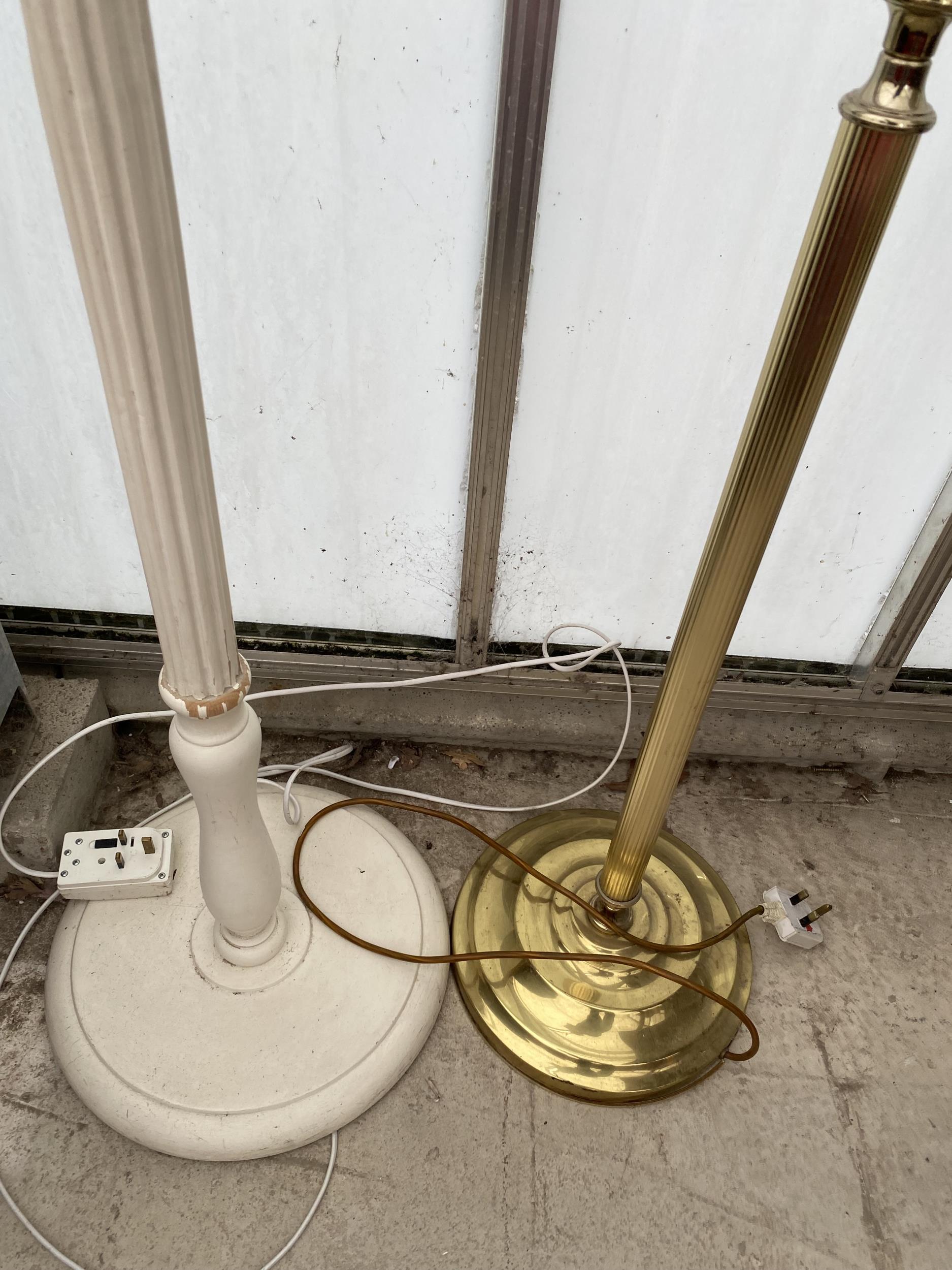 A MODERN PAINTED STANDARD LAMP AND BRASS STANDARD LAMP - Image 2 of 3