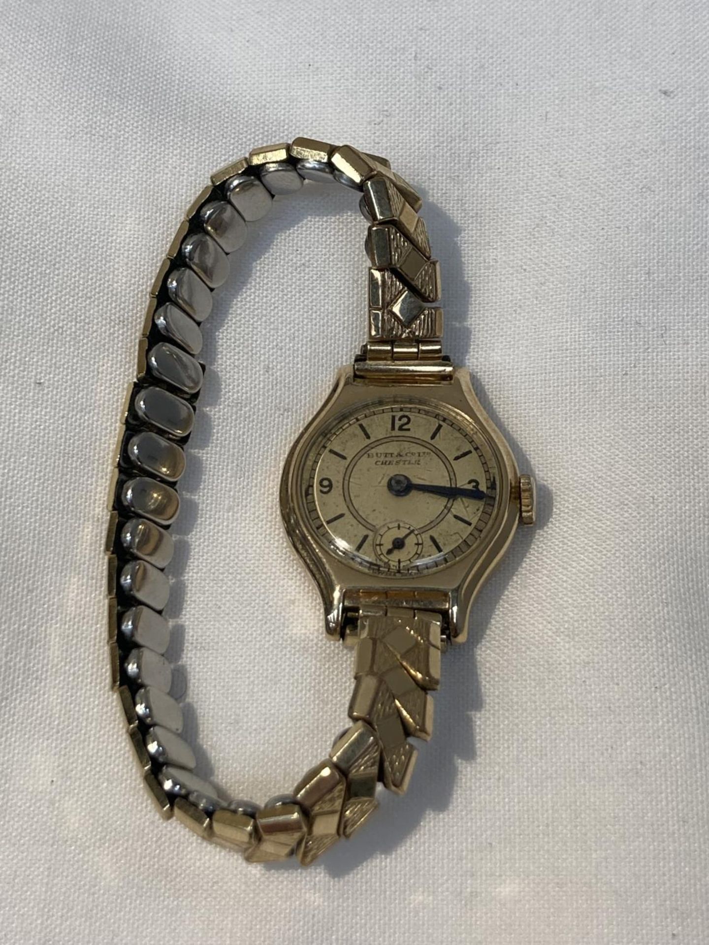 A 9CT GOLD CASED MECHANICAL LADY'S WRISTWATCH BY BUTT & CO LTD OF CHESTER, WORKING AT THE THE TIME