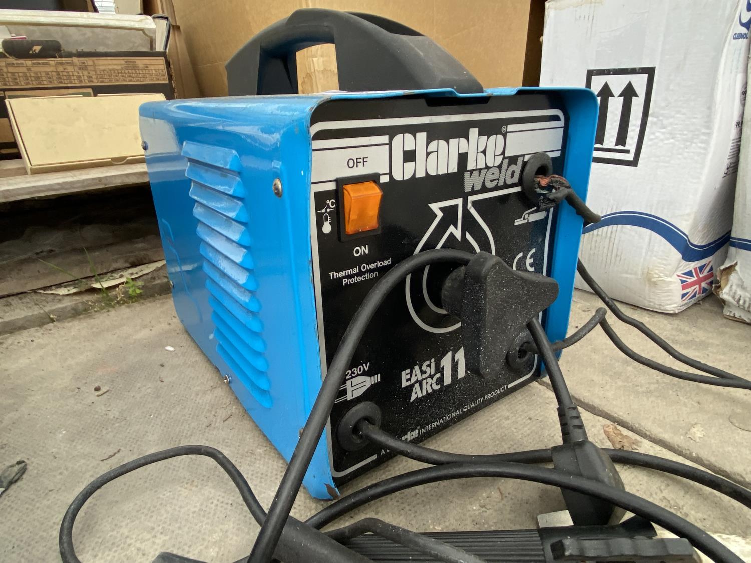 A CLARKE WELD EASI ARC 115N WELDER - Image 2 of 3