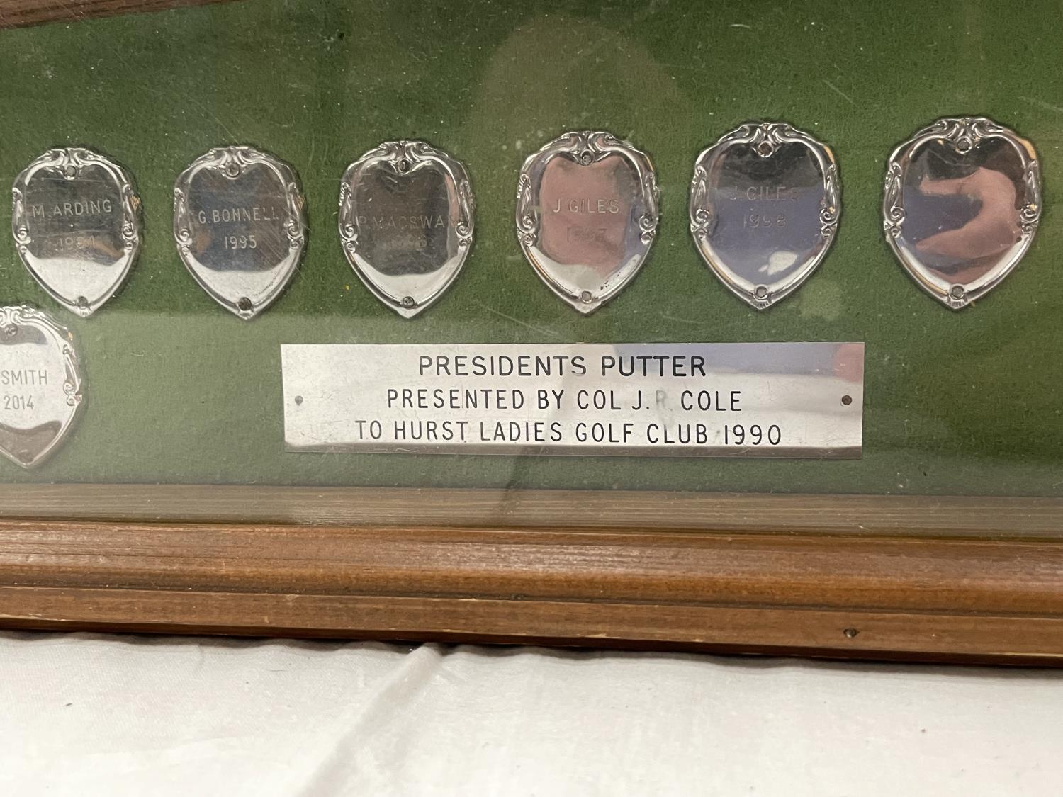 A PRESIDENTS PUTTER DISPLAY FRAME PRESENTED BY COL J R COLE TO HURST LADIES GOLF CLUB 1990 - Image 2 of 6