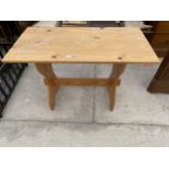 A MODERN PINE TABLE, 41.5X21"
